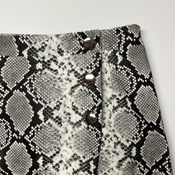 Tobi faux snake skin skirt - Picture 2 of 7